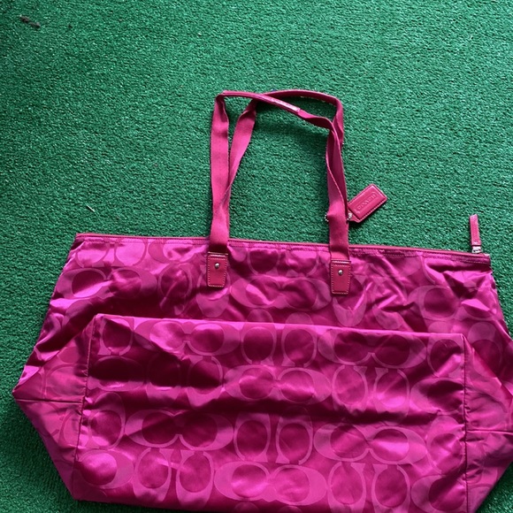 Authentic Coach Large Pink Duffle Bag | Travel Bag | Coach| - Picture 6 of 13